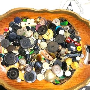 Vintage 200+ buttons